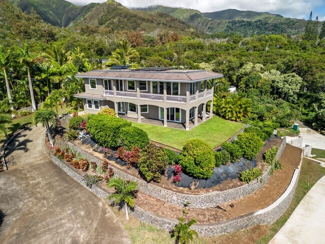 Foto del edificio - Upper Class Elegance in this 4 bed/3bath Home in Wailuku Country Estates- Unfurnished-Ocean Views...