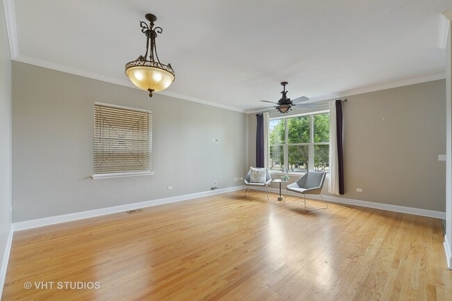 Building Photo - 2042 W Warren Blvd