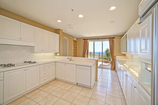 Building Photo - 16 Mattina Dr