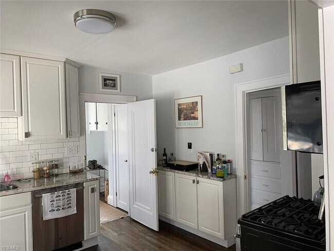 Foto del edificio - 2515 E 124th St