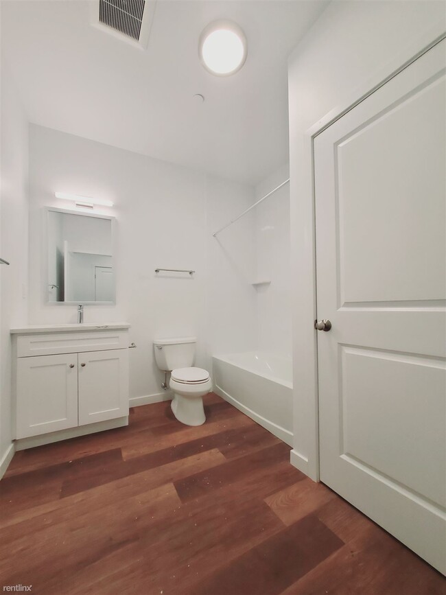 Building Photo - 1 br, 1 bath Condo - 912 Hope St Unit 2