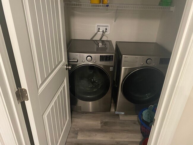 Foto del edificio - 241 Sedmont Cir