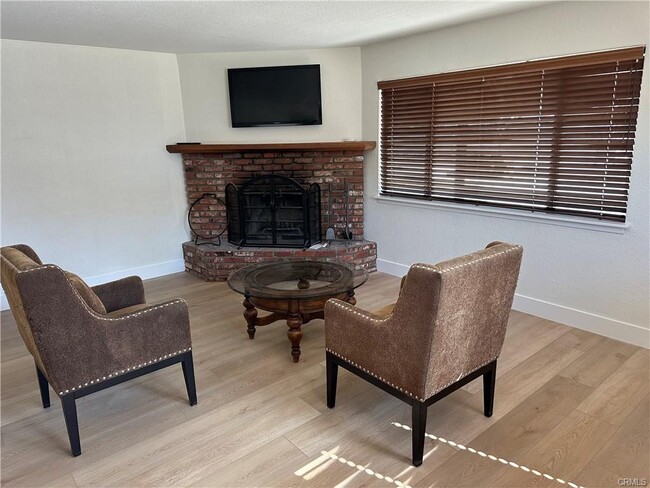 Foto del edificio - 42692 Moonridge Rd
