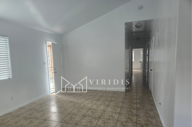 Foto del edificio - 5020 Trabuco Canyon Dr