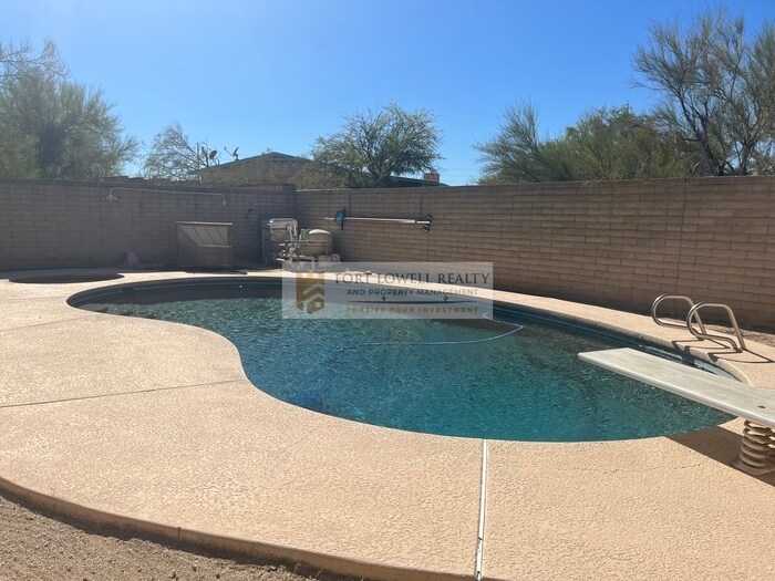 Primary Photo - 3 bed 2 bath with Pool