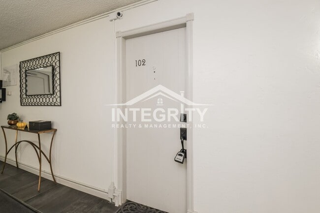 Building Photo - 1365 Columbine St