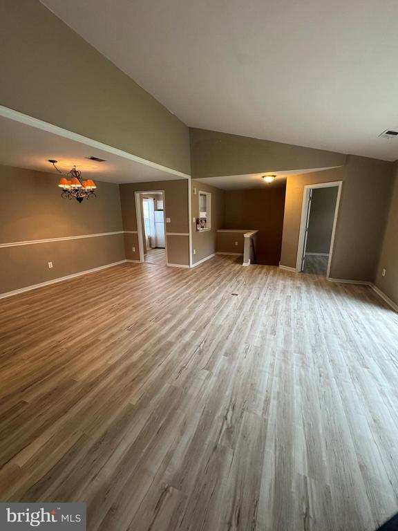 Building Photo - 906 Mews Dr