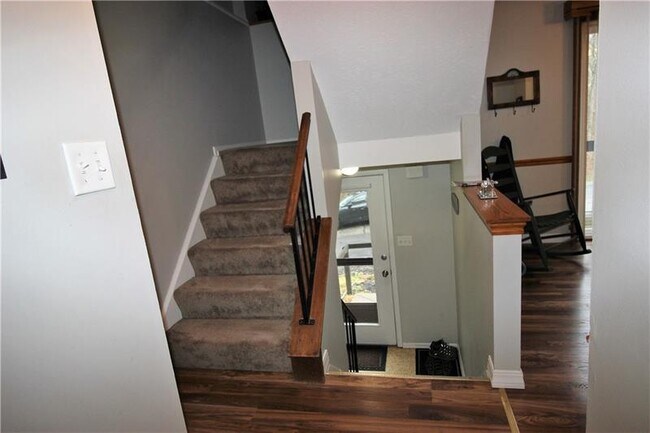 Building Photo - 401 Cricketwood Ct