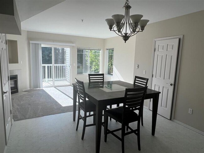 Foto del edificio - Beautiful 2 Bed 1.5 Bath Condo in Auburn