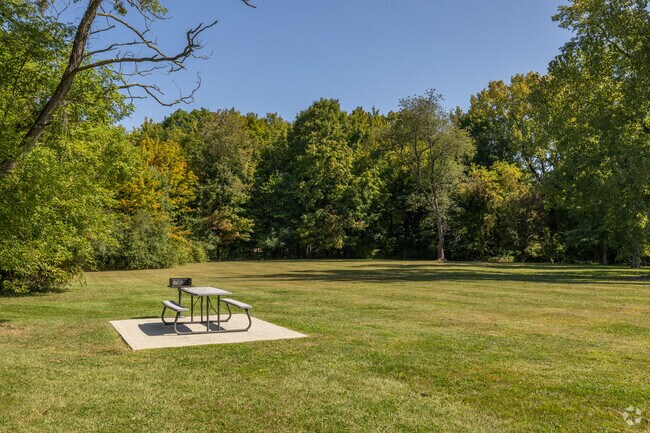 Área de picnic - Village Crest Apartments