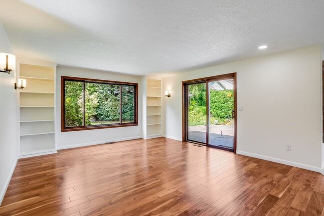 Building Photo - Beautiful 3 Bed, 2 Bath Rental Home in Sun...