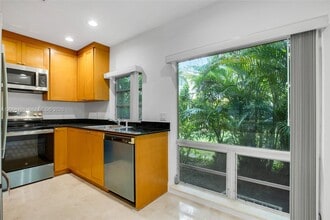 Building Photo - 50 Park Dr