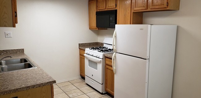 Building Photo - 483 Vancouver Rd SE, Apt B