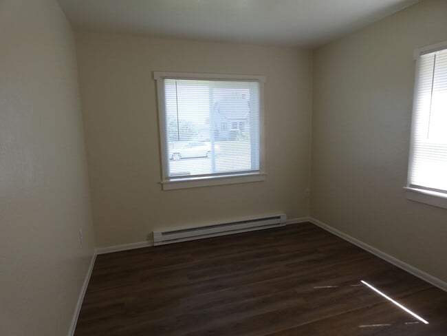 Building Photo - Charmingly Cozy