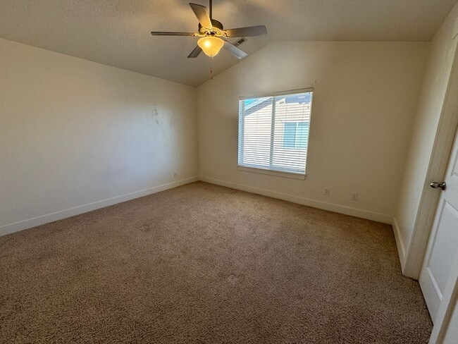 Building Photo - Beautiful top level Payson condo for rent!