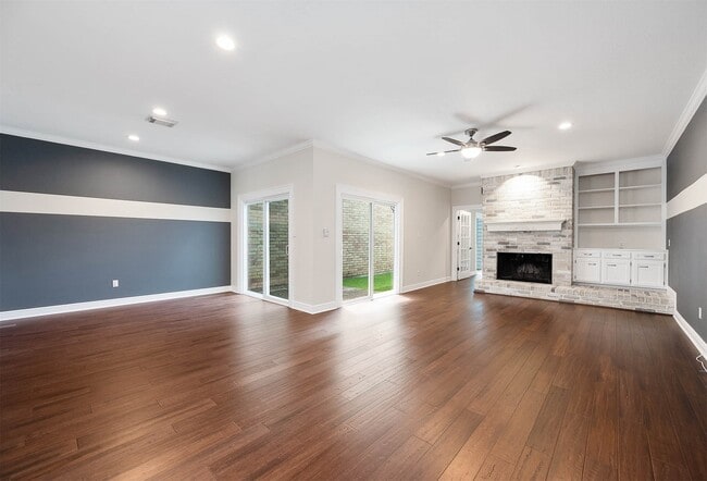 Building Photo - 2470 Country Club Dr