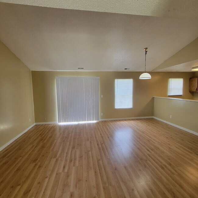 Foto del edificio - Brightwood 3BR/2BA House w/Attached Garage!