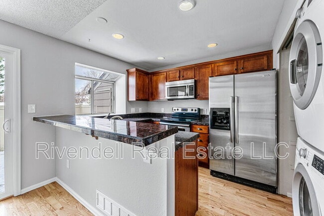 Foto del edificio - 9695 W Chatfield Ave