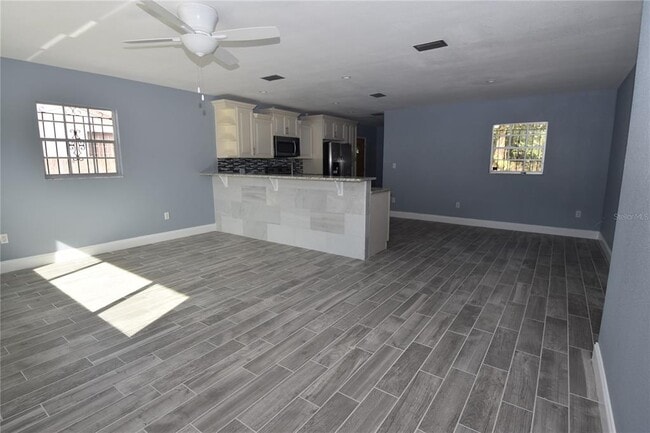 Building Photo - 1107 W Woodlawn Ave