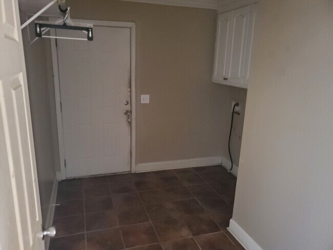 Foto del edificio - 531 Roxbury Pl
