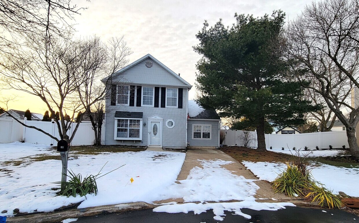 28 Fox Ln, Logan Township, NJ 08085 House Rental in Logan Township