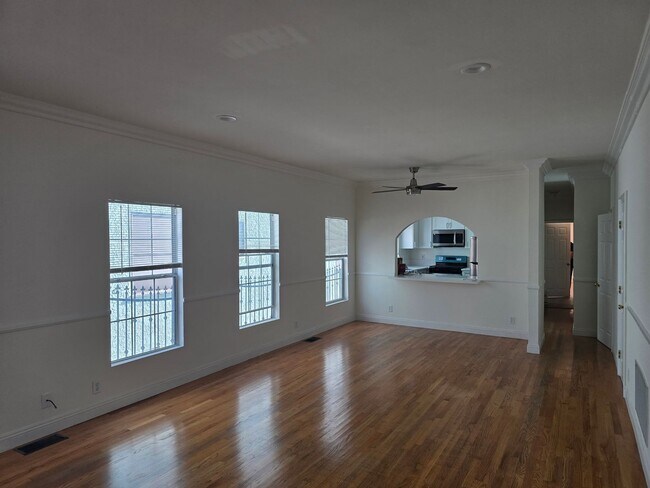 Foto del edificio - 357 N Ogden Dr