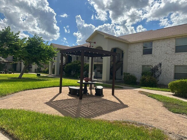 Foto del edificio - 2501 Hibiscus Ave