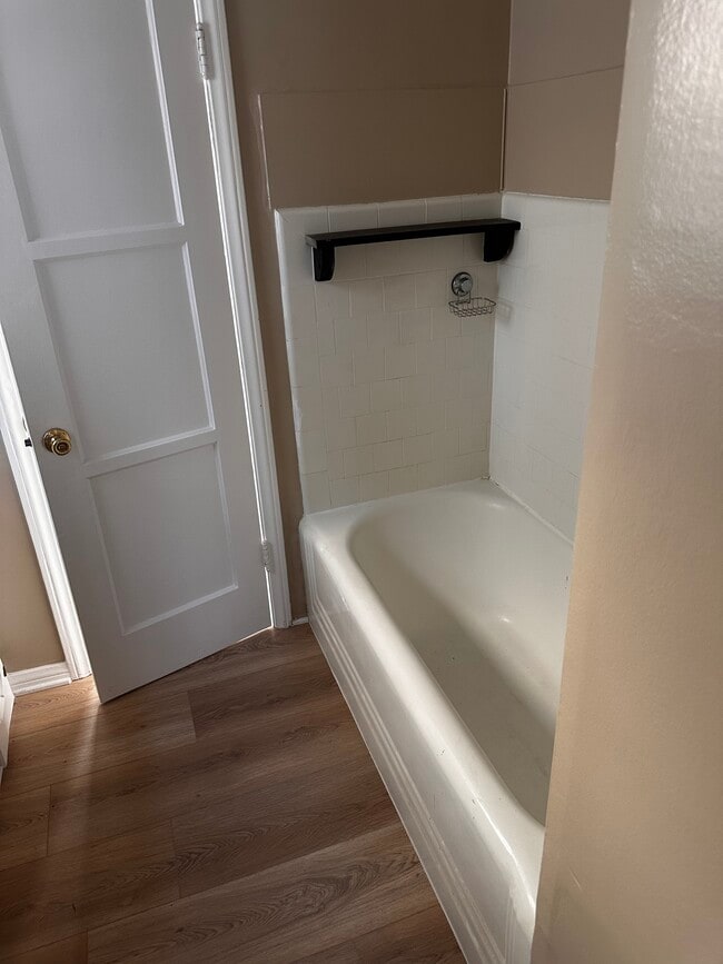 Building Photo - 437 23rd Pl