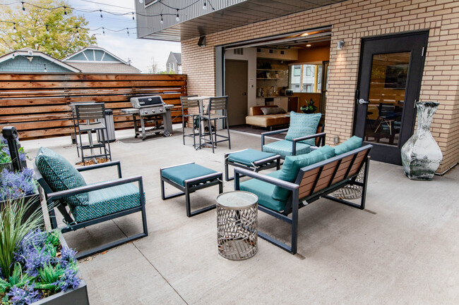 Patio comunitario con parrilla para barbacoa - Highland Junction