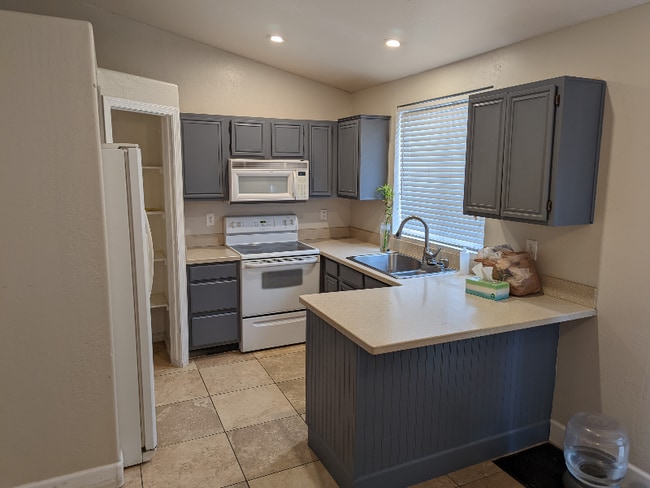 Photo - 3755 E Broadway Rd House