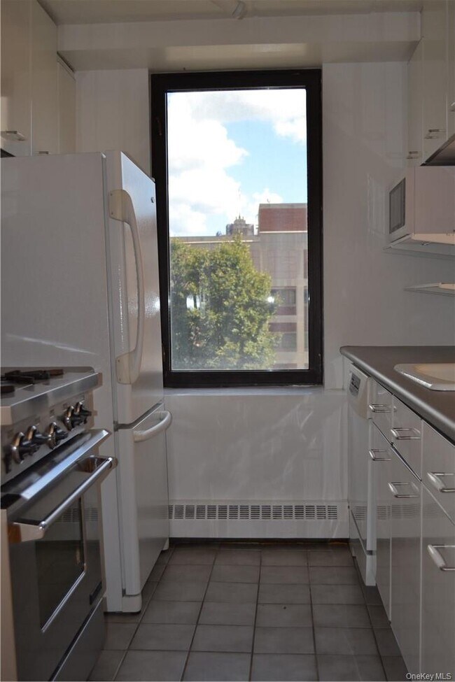 Foto del edificio - 4 Martine Ave