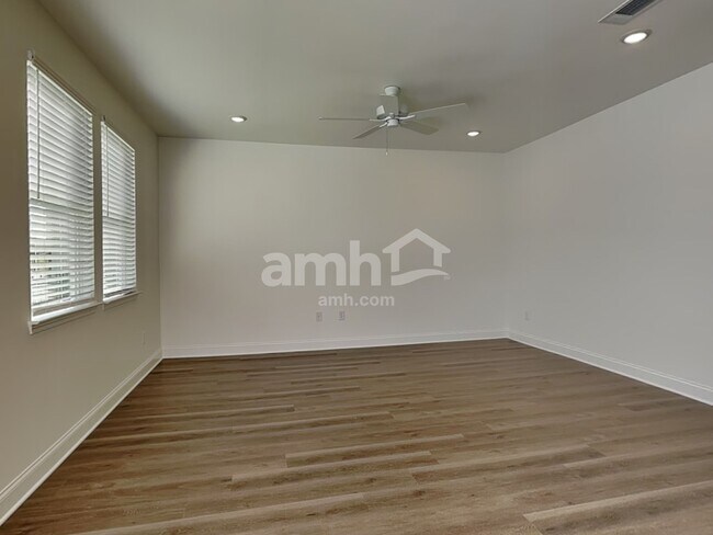 Foto del edificio - 78 Hickory Ct