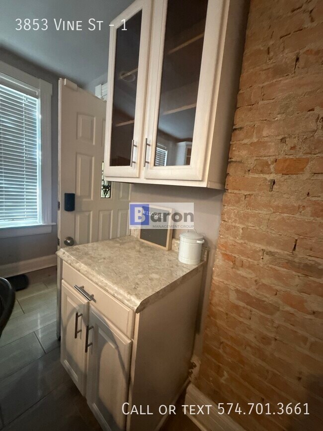 Foto del edificio - 3853 Vine St