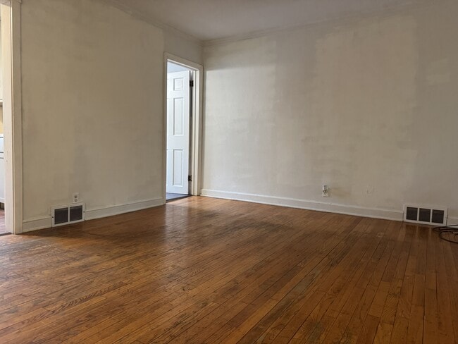Building Photo - 813 3rd Ave