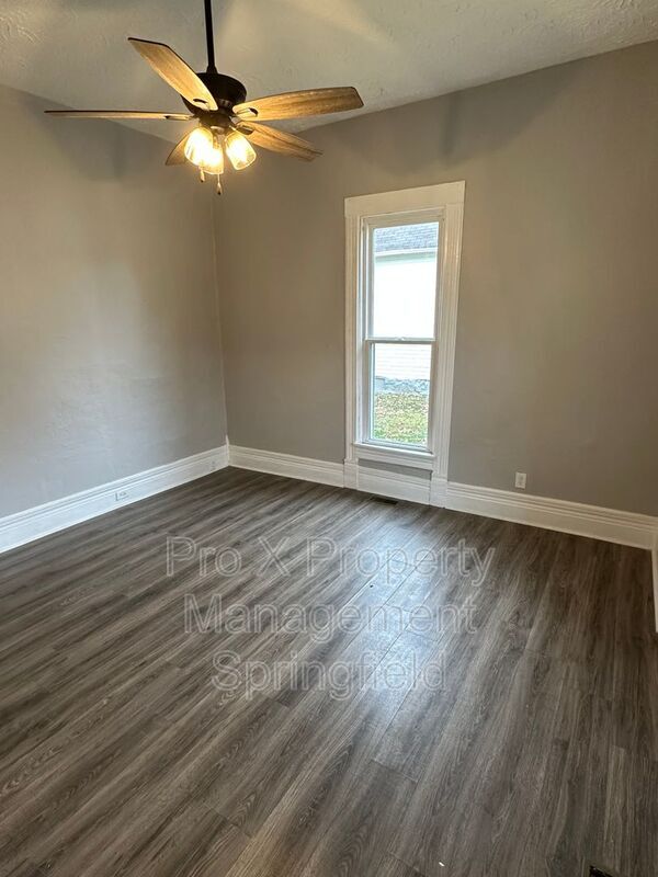 Foto del edificio - 1112 E Locust St
