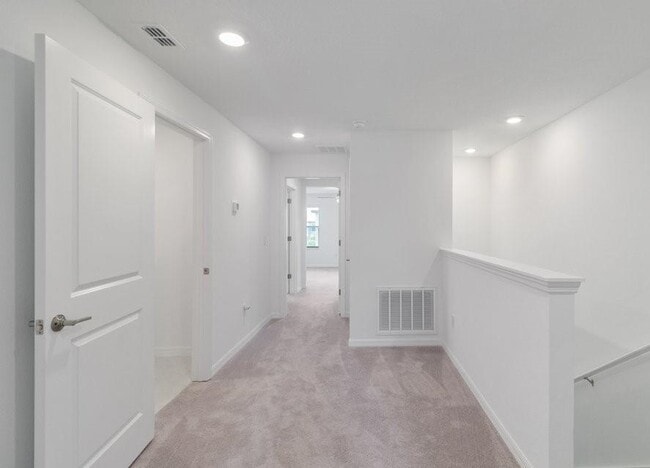 Building Photo - 8305 Crescent Oaks Dr