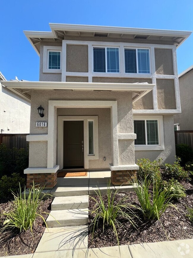 Building Photo - 6016 San Rafael Ln