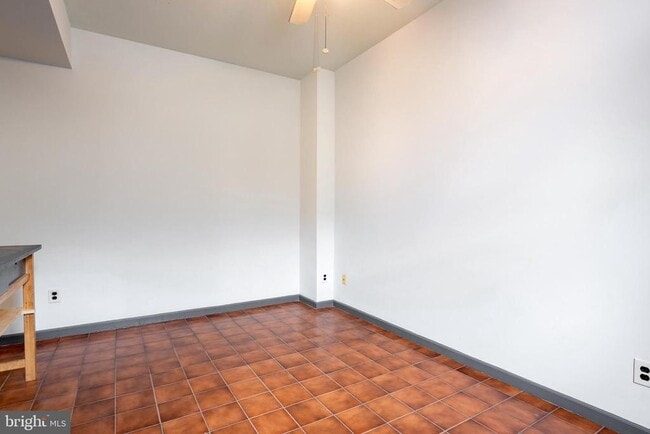 Building Photo - 1327 Snyder Ave