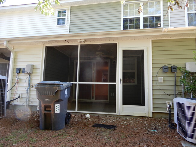 Back of Unit - 411 Seabert Rd