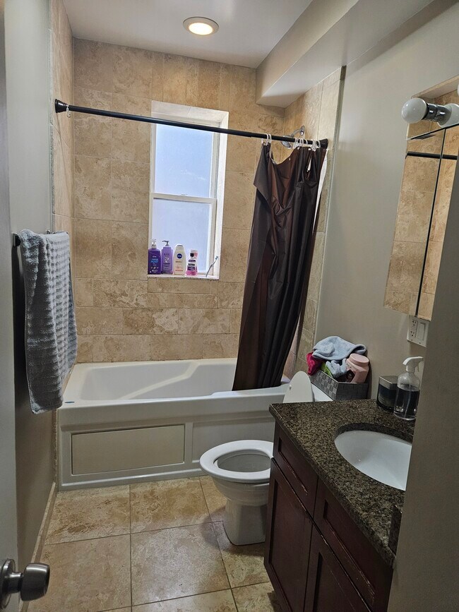 Segundo baño - 6503 N Mozart St