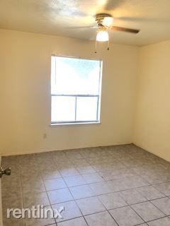 Foto del edificio - 2 br, 1 bath Duplex - 1512 Pine Ridge Dr B