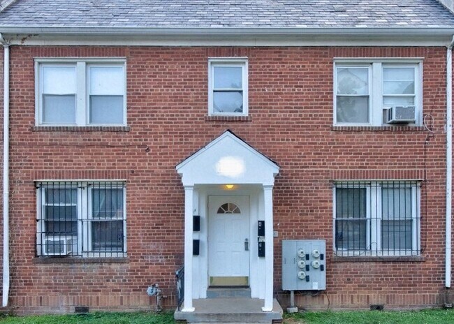 Photo - 1222 18th Pl NE (Washington, DC) Apartment