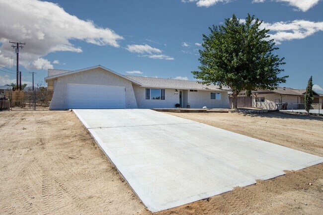 Building Photo - 3 Bedroom, remodeled home in the heart of ...