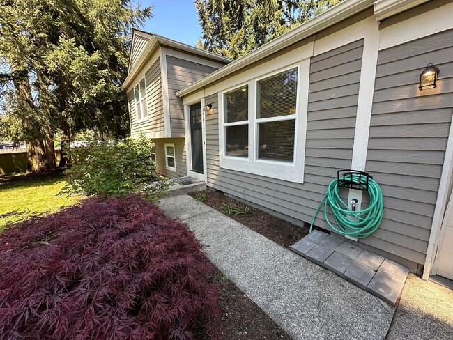 Building Photo - Charming 3 bedroom home in desirable Puyallup