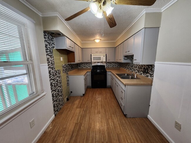 Building Photo - 9416 Kathlyn Dr