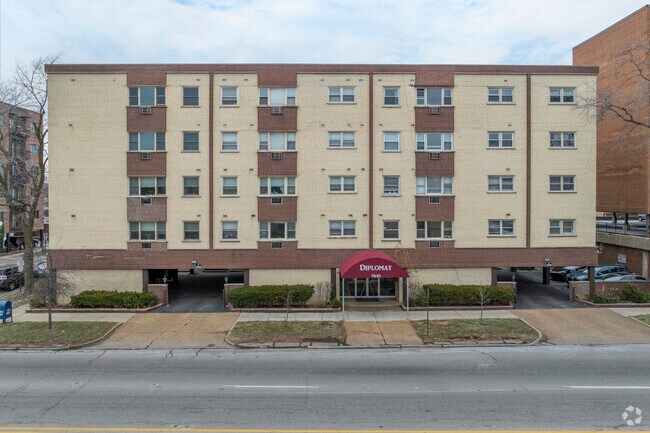 Building Photo - Thatcher Woods Apartments