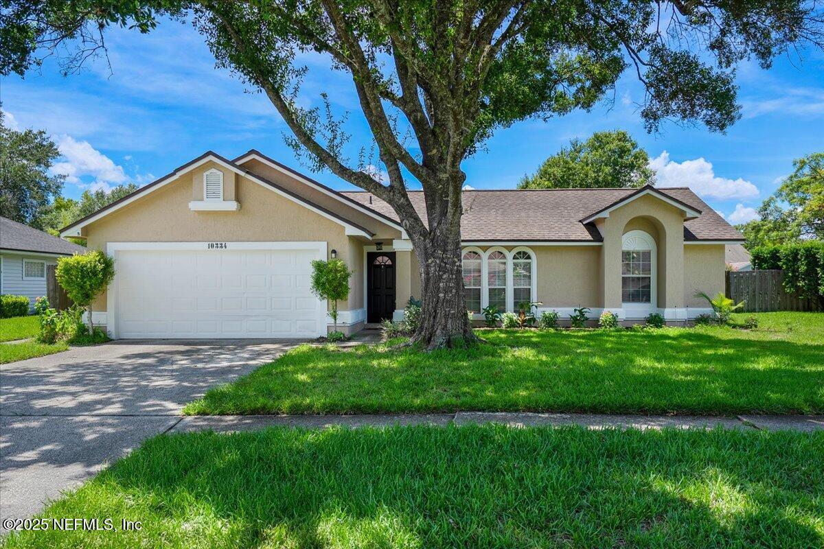 Foto principal - 10334 Triple Crown Ave