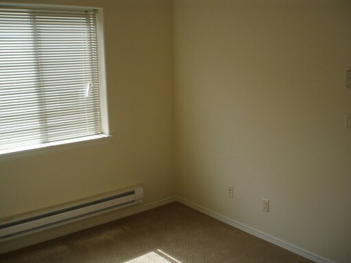 Building Photo - GROUND FLOOR 2 BEDROOM UNIT