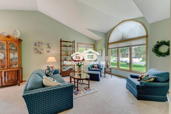 Building Photo - Available now - Stunning 4 Bedroom, 3.5 Bath Eden Prairie Home w/2 Kitchens Available for Rent!!