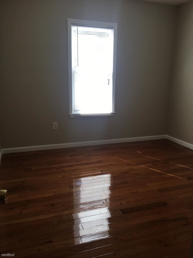 Building Photo - 3 br, 2 bath Apartment - 250 Keer Ave